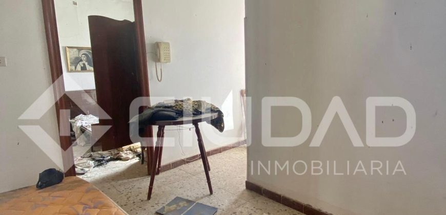 CASA PARA REHABILITAR O DERRIBAR EN EL SEMICENTRO DE LEBRIJA