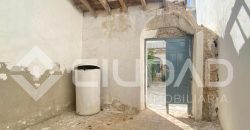 CASA PARA REHABILITAR O DERRIBAR EN EL SEMICENTRO DE LEBRIJA