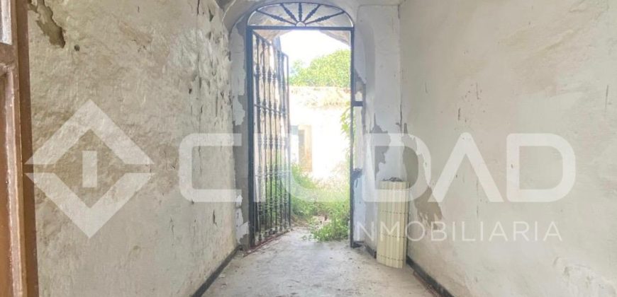 CASA PARA REHABILITAR O DERRIBAR EN EL SEMICENTRO DE LEBRIJA
