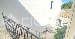 CASA PARA REHABILITAR O DERRIBAR EN EL SEMICENTRO DE LEBRIJA