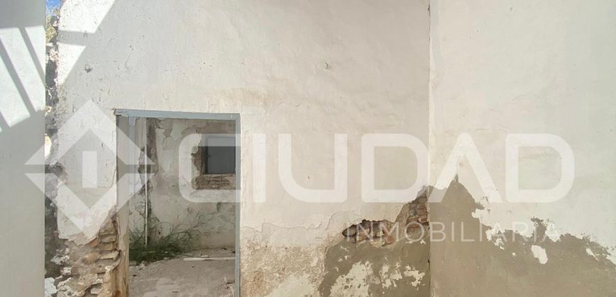 CASA PARA REHABILITAR O DERRIBAR EN EL SEMICENTRO DE LEBRIJA