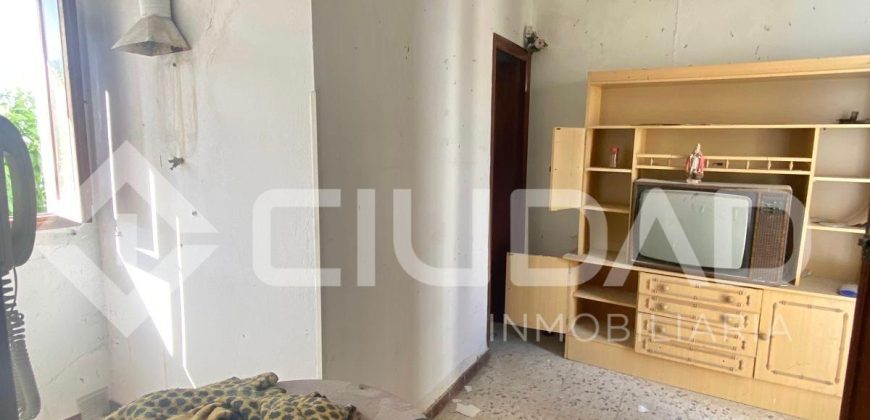 CASA PARA REHABILITAR O DERRIBAR EN EL SEMICENTRO DE LEBRIJA