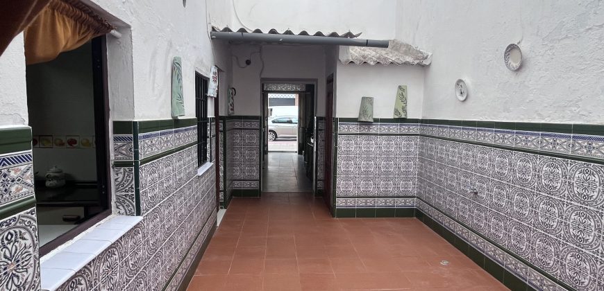CASA DE DOS PLANTAS CON LOCAL EN MAIRENA DEL ALCOR