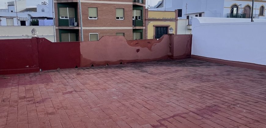 CASA DE DOS PLANTAS CON LOCAL EN MAIRENA DEL ALCOR