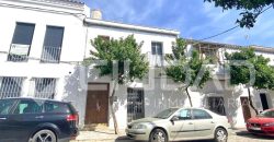 CASA PARA REHABILITAR O DERRIBAR EN EL SEMICENTRO DE LEBRIJA