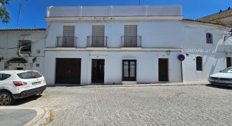 Edificio con tres viviendas independientes en una excelente ubicación céntrica (Osuna)