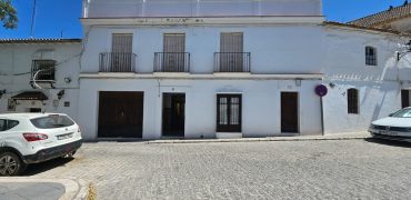 Edificio con tres viviendas independientes en una excelente ubicación céntrica (Osuna)