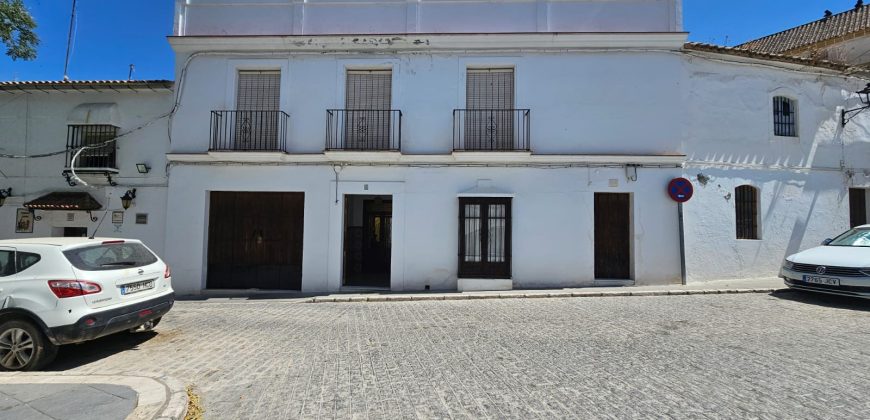 Edificio con tres viviendas independientes en una excelente ubicación céntrica (Osuna)