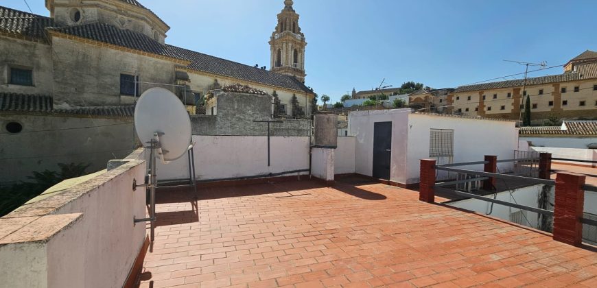 Edificio con tres viviendas independientes en una excelente ubicación céntrica (Osuna)