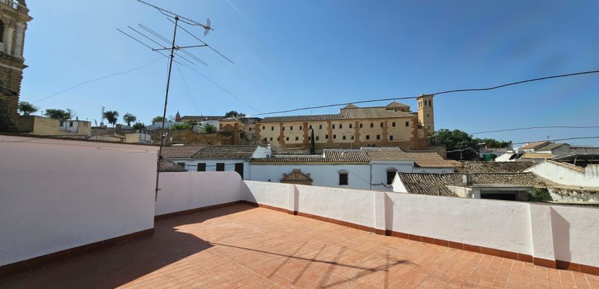 Edificio con tres viviendas independientes en una excelente ubicación céntrica (Osuna)