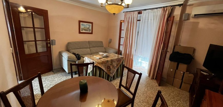 Piso de 73 m² con terraza, plaza de parking y totalmente amueblado