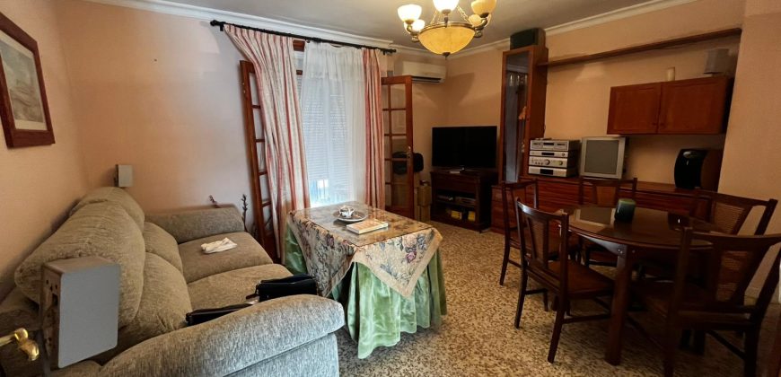 Piso de 73 m² con terraza, plaza de parking y totalmente amueblado