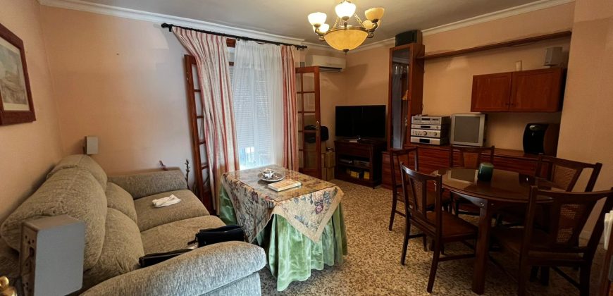 Piso de 73 m² con terraza, plaza de parking y totalmente amueblado