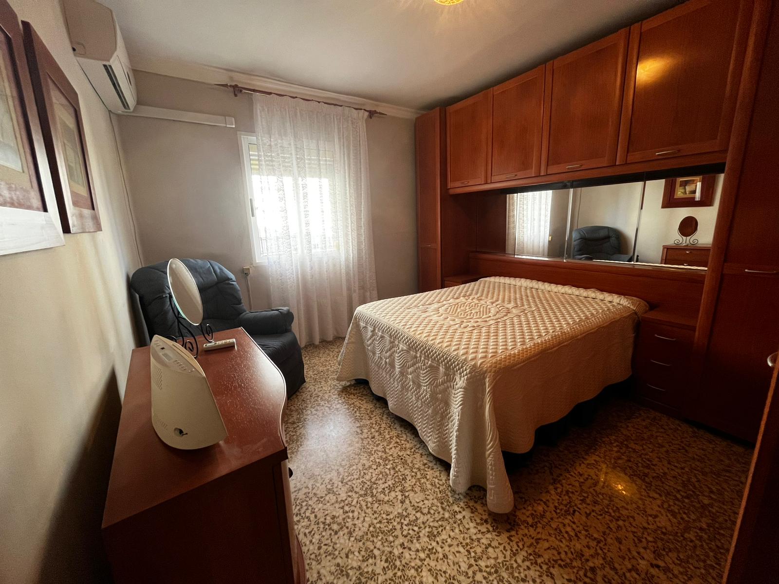 Piso de 73 m² con terraza, plaza de parking y totalmente amueblado