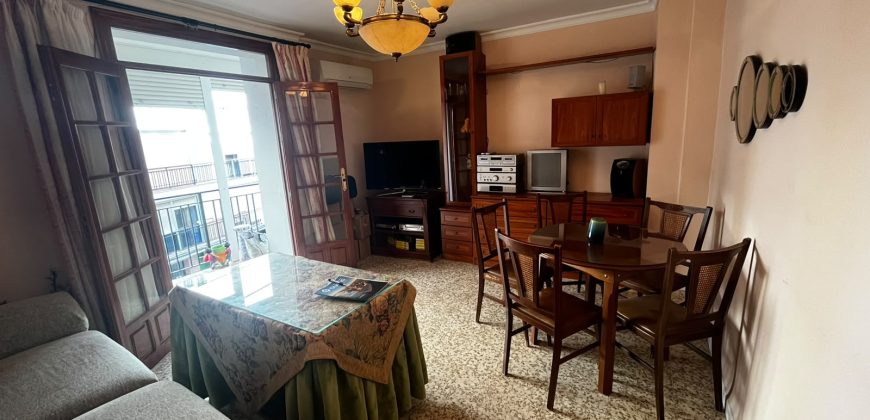 Piso de 73 m² con terraza, plaza de parking y totalmente amueblado