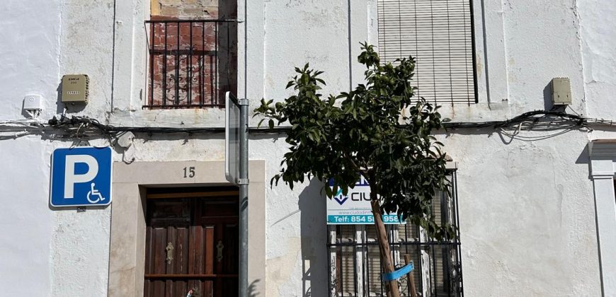 CASA EN PLAZA DEL CONVENTO (LA PUEBLA DE CAZALLA)