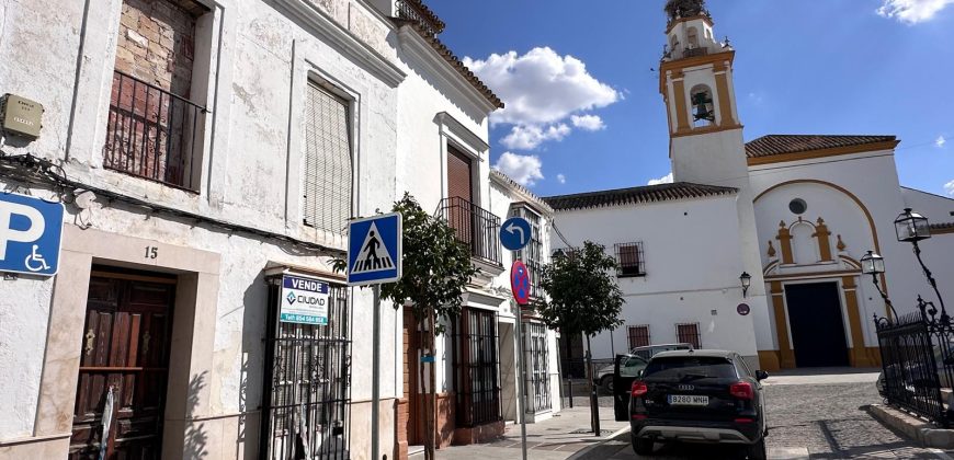 CASA EN PLAZA DEL CONVENTO (LA PUEBLA DE CAZALLA)