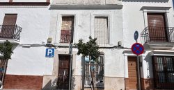 CASA EN PLAZA DEL CONVENTO (LA PUEBLA DE CAZALLA)
