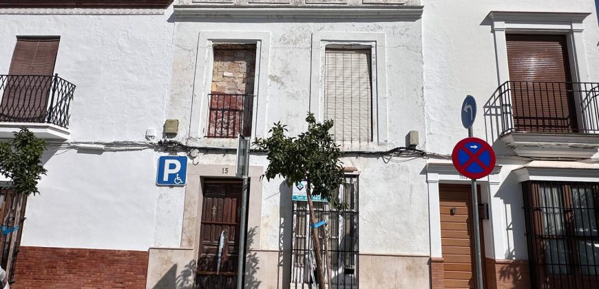 CASA EN PLAZA DEL CONVENTO (LA PUEBLA DE CAZALLA)