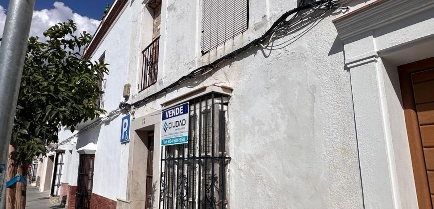 CASA EN PLAZA DEL CONVENTO (LA PUEBLA DE CAZALLA)