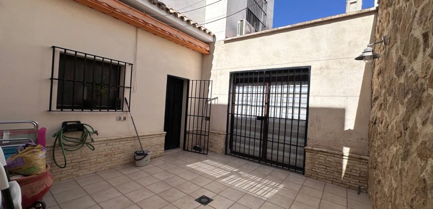 CASA EN C/ CARMEN AMAYA (LA PUEBLA DE CAZALLA)