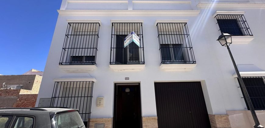 CASA EN C/ CARMEN AMAYA (LA PUEBLA DE CAZALLA)