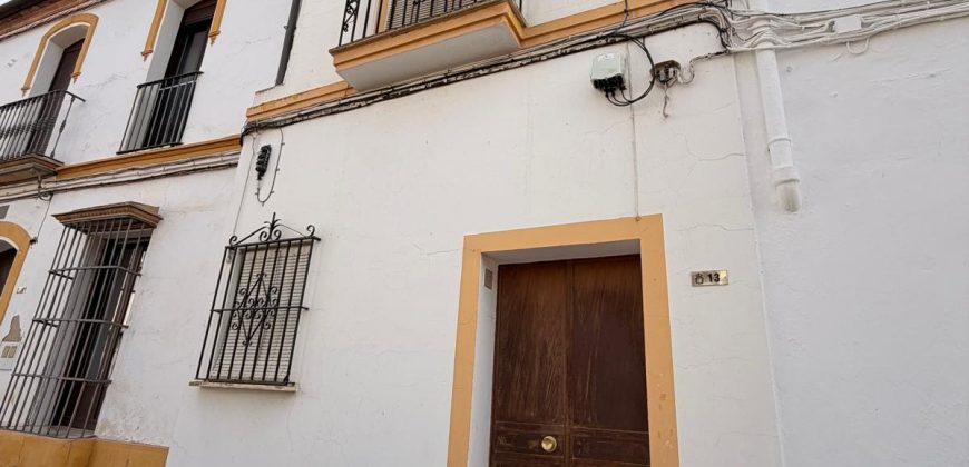 Amplia Propiedad a Reformar en calle Jerez Baja!