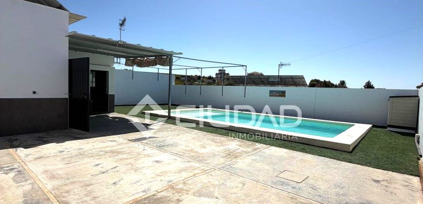 Parcela con construcción y piscina en Reventón Chico