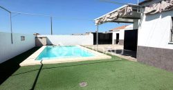 Parcela con construcción y piscina en Reventón Chico