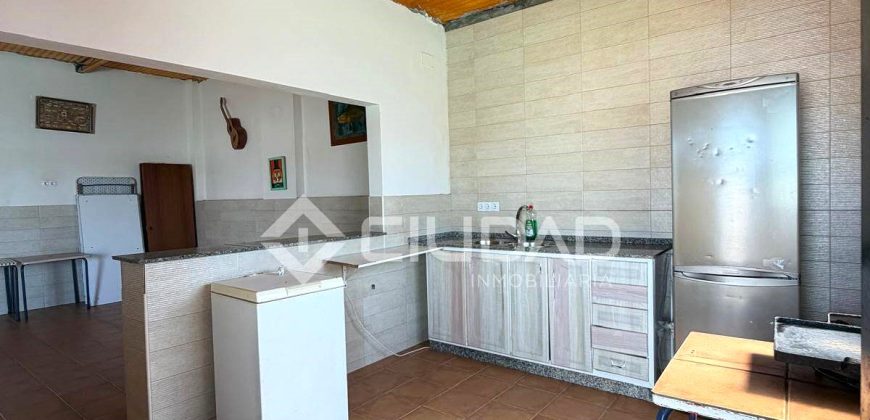 Parcela con construcción y piscina en Reventón Chico