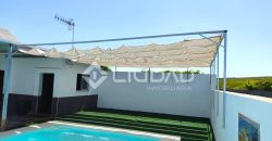 Parcela con construcción y piscina en Reventón Chico