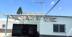 Parcela con construcción y piscina en Reventón Chico