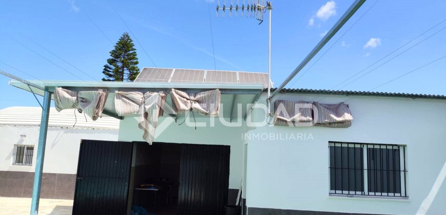 Parcela con construcción y piscina en Reventón Chico