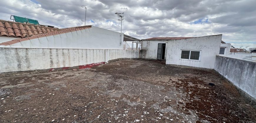 VIVIENDA PARA TERMINAR EN C/ MIGUEL HERNANDEZ (LA PUEBLA DE CAZALLA)
