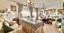 ADOSADO CON COCHERA Y GRAN PATIO TRASERO – LEBRIJA