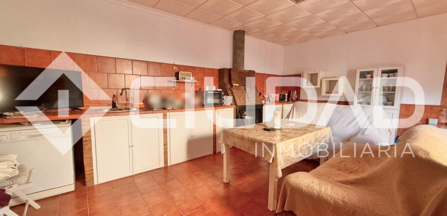 ADOSADO CON COCHERA Y GRAN PATIO TRASERO – LEBRIJA