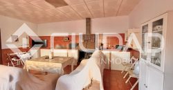 ADOSADO CON COCHERA Y GRAN PATIO TRASERO – LEBRIJA