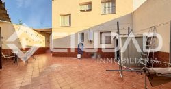 ADOSADO CON COCHERA Y GRAN PATIO TRASERO – LEBRIJA