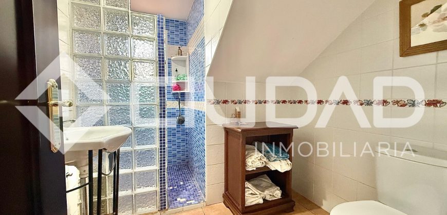 ADOSADO CON COCHERA Y GRAN PATIO TRASERO – LEBRIJA