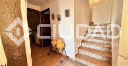 ADOSADO CON COCHERA Y GRAN PATIO TRASERO – LEBRIJA