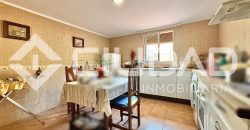 ADOSADO CON COCHERA Y GRAN PATIO TRASERO – LEBRIJA