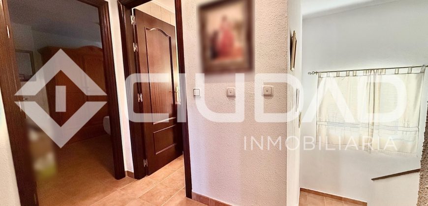 ADOSADO CON COCHERA Y GRAN PATIO TRASERO – LEBRIJA