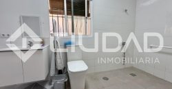 ADOSADO CON COCHERA Y GRAN PATIO TRASERO – LEBRIJA