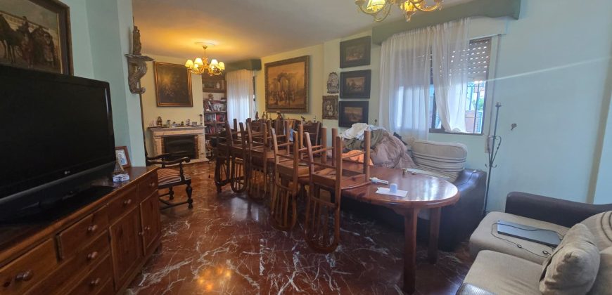Vivienda + parking + 3 locales comerciales