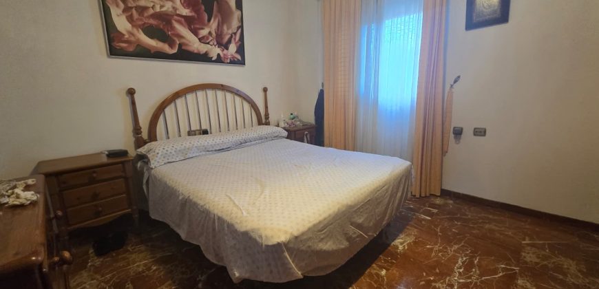 Vivienda + parking + 3 locales comerciales