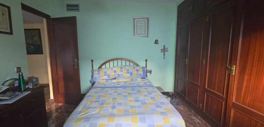 Vivienda + parking + 3 locales comerciales