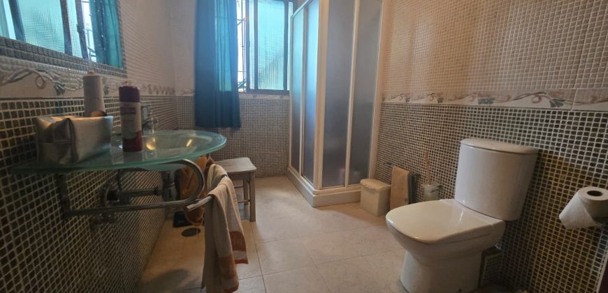 Vivienda + parking + 3 locales comerciales