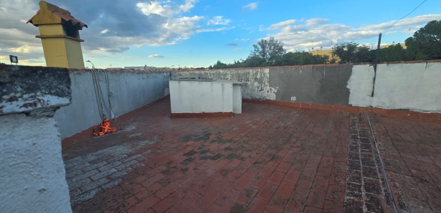Vivienda + parking + 3 locales comerciales