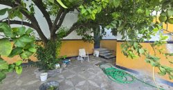 Vivienda + parking + 3 locales comerciales