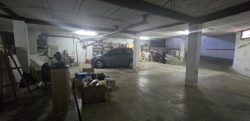 Vivienda + parking + 3 locales comerciales